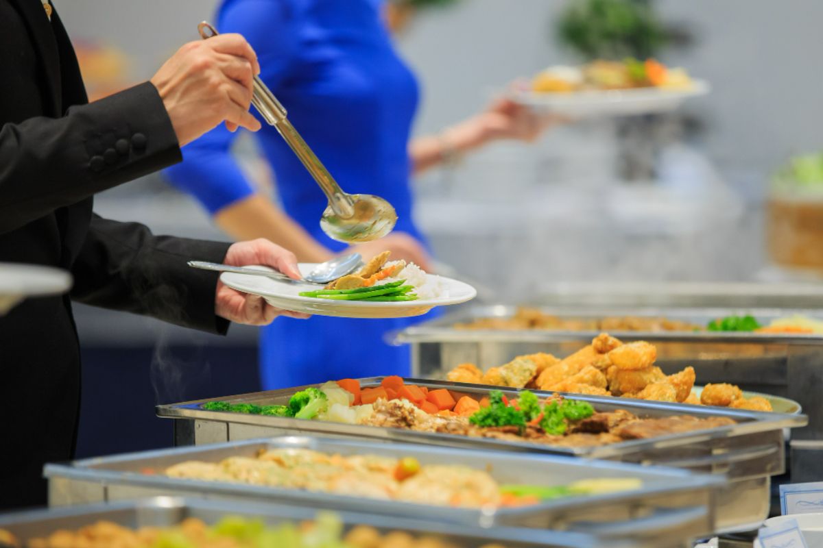 How to Craft the Perfect Catering Menu for Corporate Events