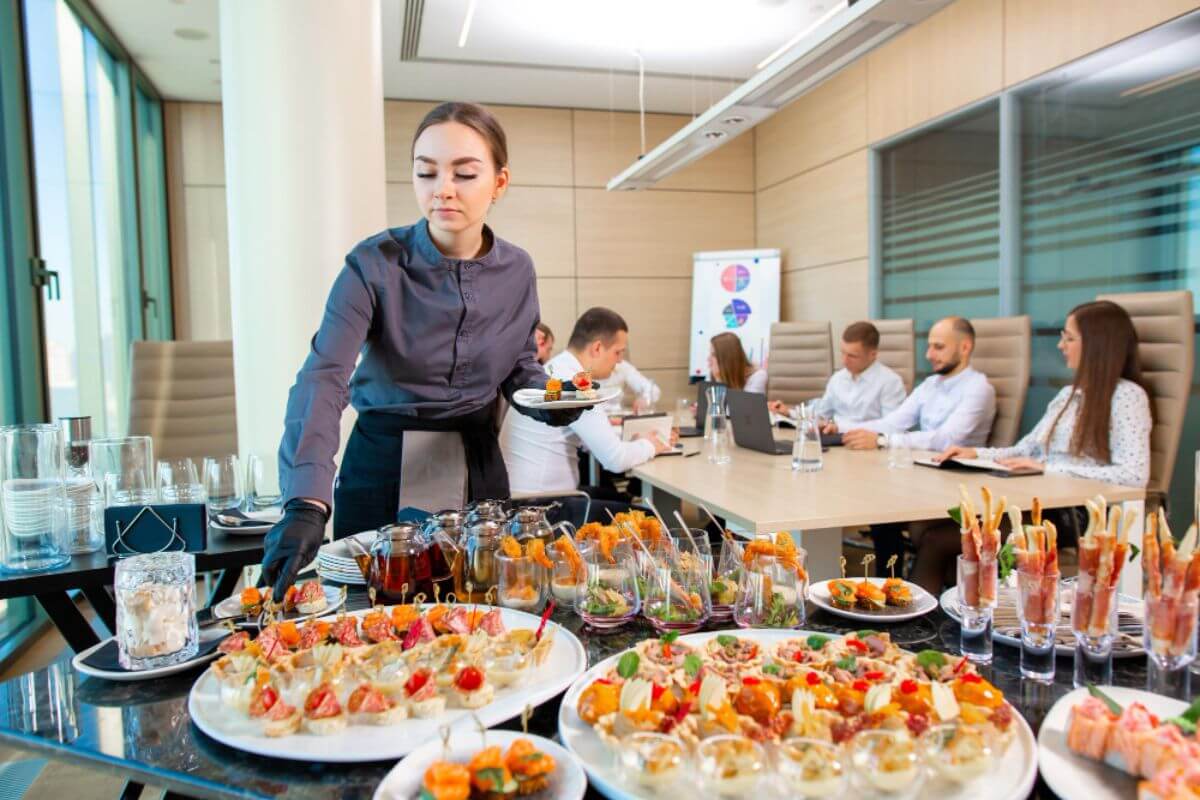 How to Choose Catering Services for Your Corporate Events?