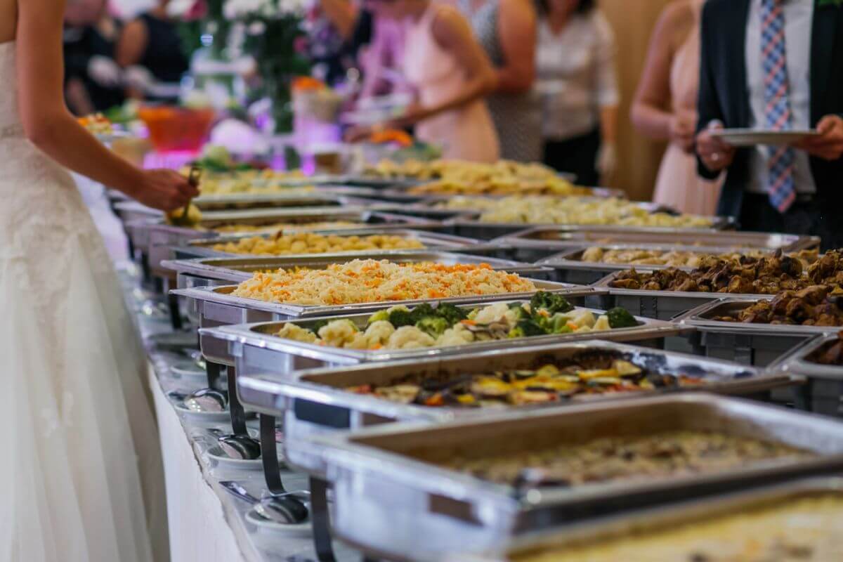 What Are the Benefits of a Wedding Buffet?