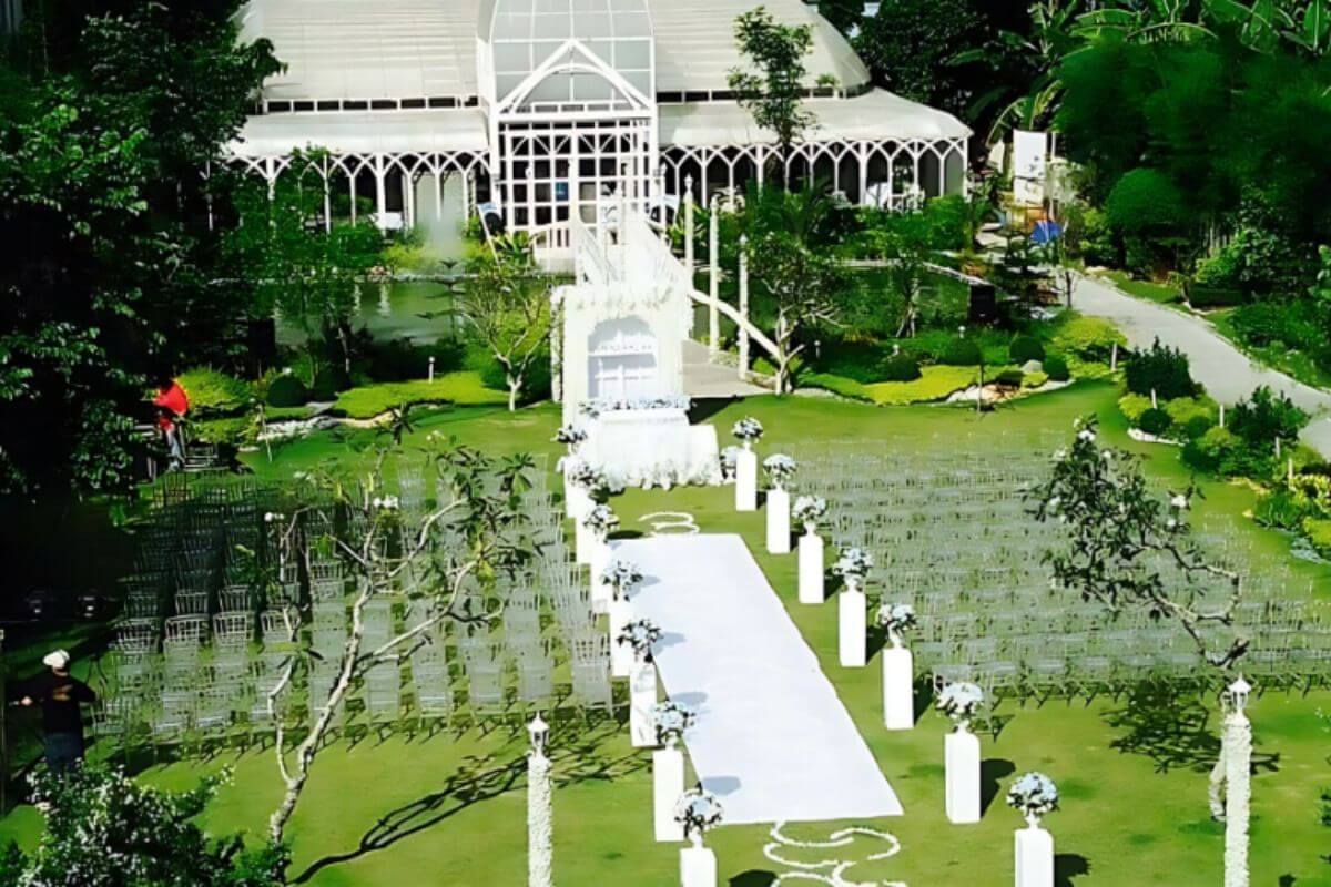 Choose A Venue With Indoor Options