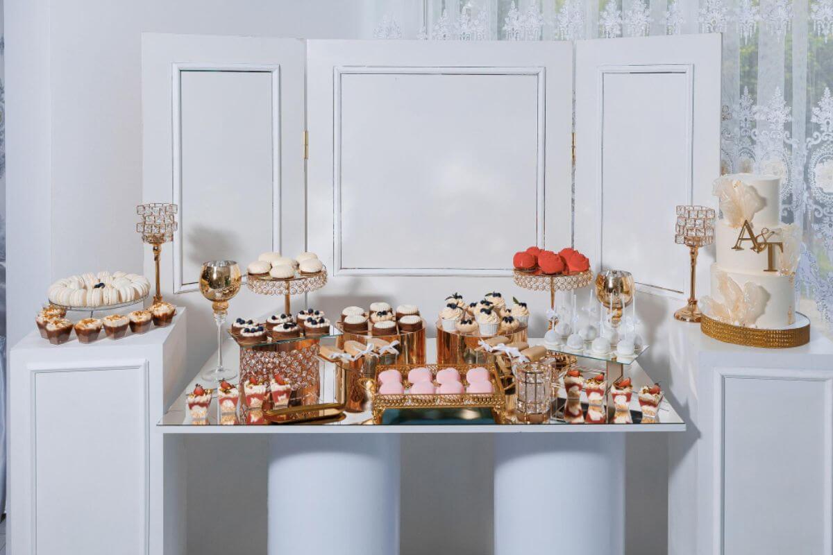 Custom Cakes and Dessert Displays