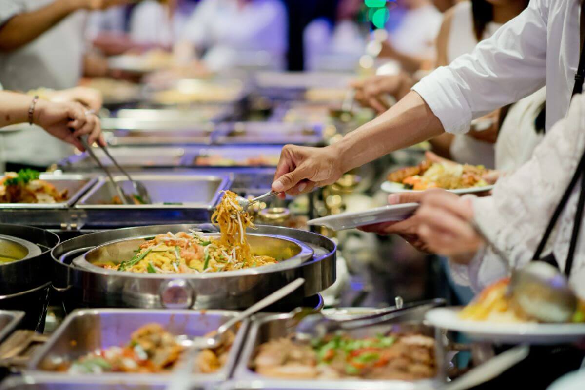 Why Catering Services Are a Must for Family Gatherings and Reunions