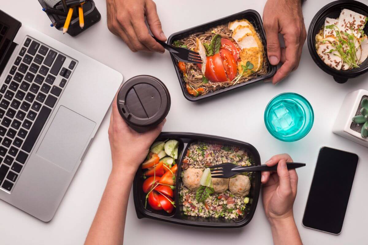 Quick and convenient packed meals for corporate professionals on the go.