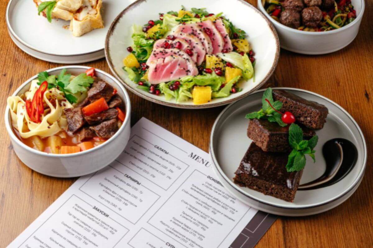 Key considerations for wedding menu options and ingredient quality when choosing a caterer