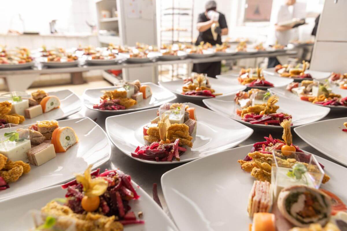 Juan Carlo wedding catering solutions for accommodating diverse guest food preferences