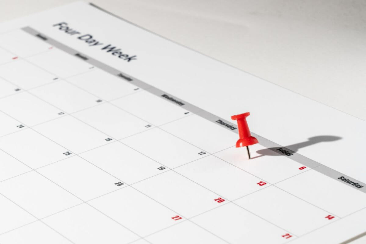 Important factors that affect when couples should book their wedding venue