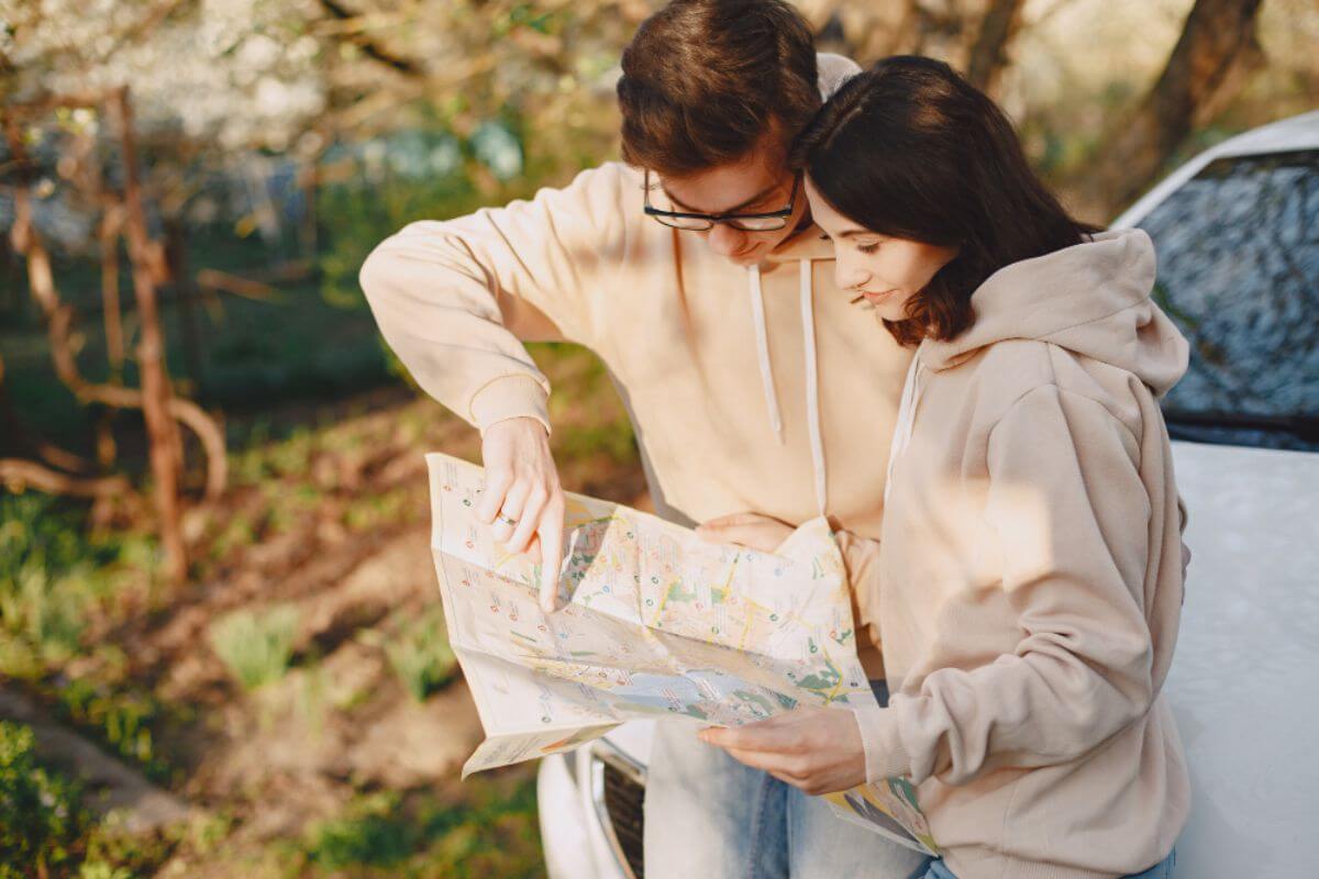 Recommended booking timelines couples should follow when planning a wedding venue