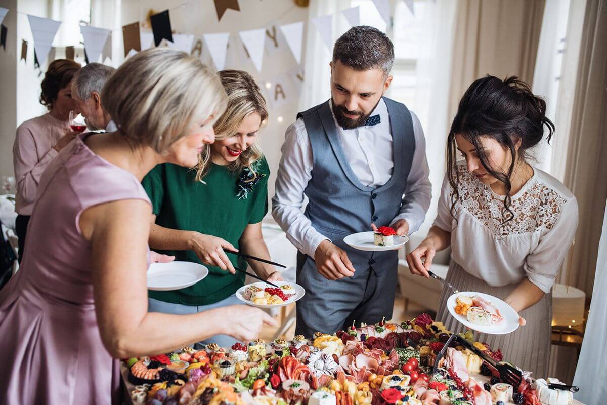 How to Choose Between a Classic Wedding Menu and a Customized Menu?