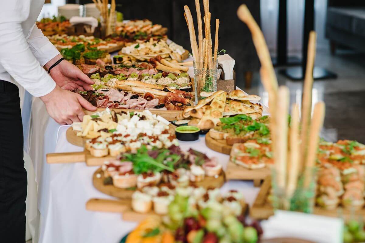 How to Balance Budget and Quality When Choosing an Event Catering?