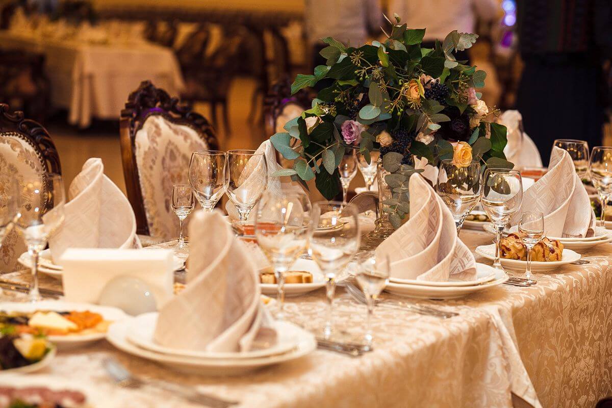 What to Review Before Confirming a Wedding Caterer?